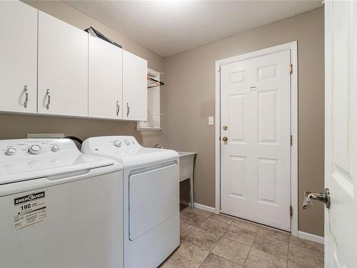 914 Lee Rd, Parksville, BC - Indoor Photo Showing Laundry Room