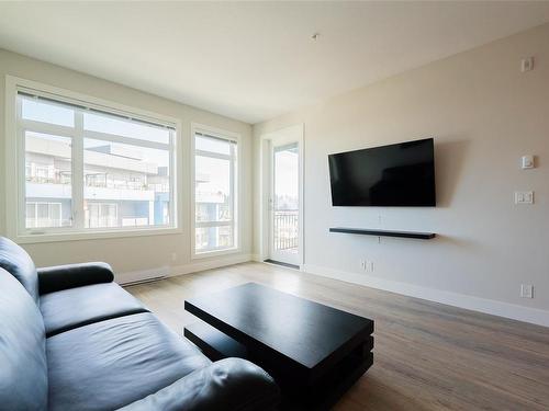 413-6540 Metral Dr, Nanaimo, BC - Indoor Photo Showing Living Room
