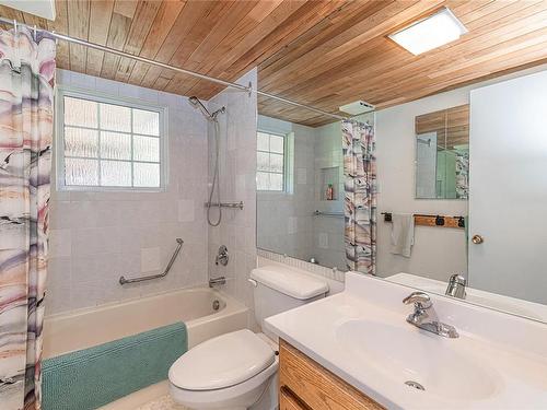 314 Maliview Dr, Salt Spring, BC - Indoor Photo Showing Bathroom