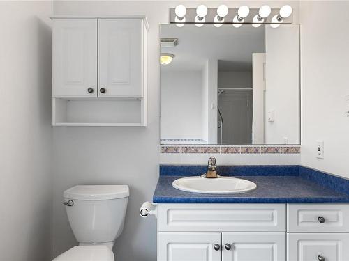 822 Redonda Pl, Qualicum Beach, BC - Indoor Photo Showing Bathroom