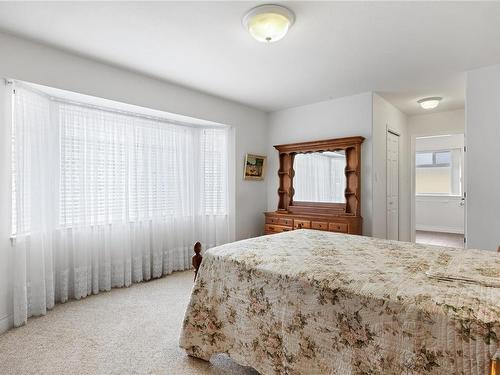 822 Redonda Pl, Qualicum Beach, BC - Indoor Photo Showing Bedroom