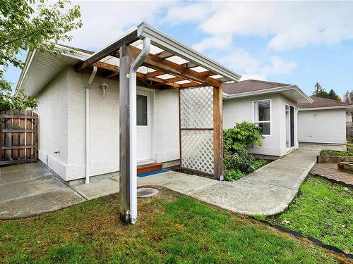 822 Redonda Pl, Qualicum Beach, BC - Outdoor With Exterior