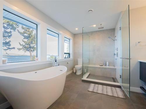 3808 Mallard Pl, Nanoose Bay, BC - Indoor Photo Showing Bathroom