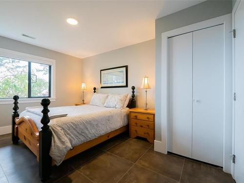 3808 Mallard Pl, Nanoose Bay, BC - Indoor Photo Showing Bedroom