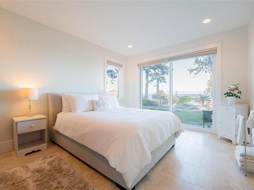 3808 Mallard Pl, Nanoose Bay, BC - Indoor Photo Showing Bedroom