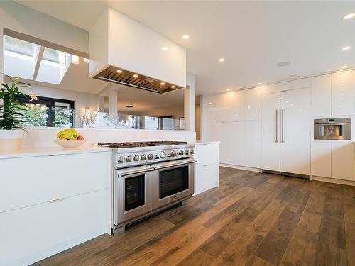 3808 Mallard Pl, Nanoose Bay, BC - Indoor Photo Showing Kitchen