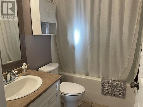 9611 113 Avenue, Fort St. John, BC - Indoor Photo Showing Bathroom