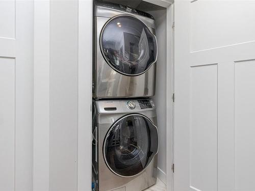 732 Terminal Ave South, Nanaimo, BC - Indoor Photo Showing Laundry Room
