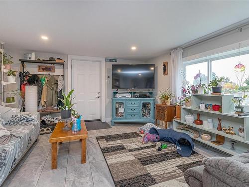 732 Terminal Ave North, Nanaimo, BC - Indoor Photo Showing Living Room