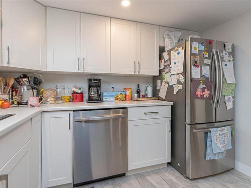 732 Terminal Ave North, Nanaimo, BC - Indoor Photo Showing Kitchen