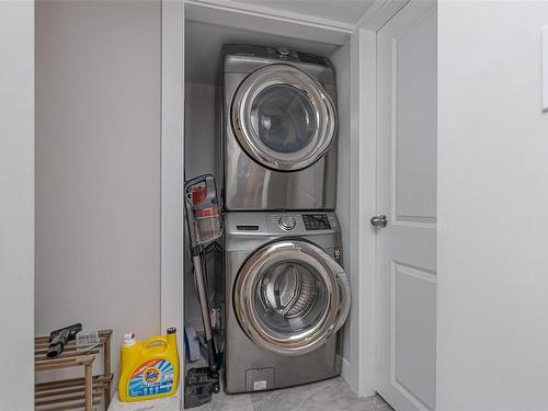 732 Terminal Ave South, Nanaimo, BC - Indoor Photo Showing Laundry Room