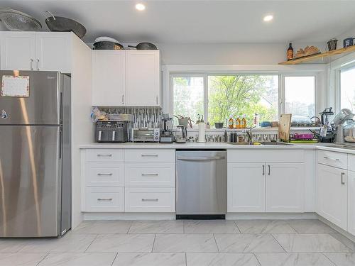 732 Terminal Ave North, Nanaimo, BC - Indoor Photo Showing Kitchen