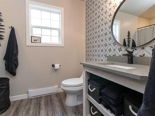 2065 Mable Rd, Shawnigan Lake, BC - Indoor Photo Showing Bathroom