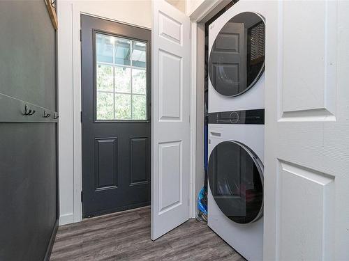 2065 Mable Rd, Shawnigan Lake, BC - Indoor Photo Showing Laundry Room