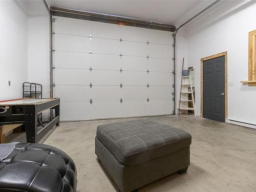 2065 Mable Rd, Shawnigan Lake, BC - Indoor Photo Showing Garage