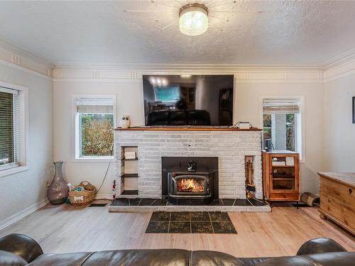 3014 Alberni Hwy, Port Alberni, BC - Indoor Photo Showing Living Room With Fireplace