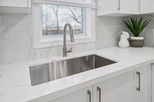 2015 Stanfield Road, Mississauga, ON - Indoor Photo Showing Kitchen