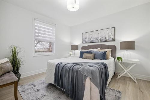 2015 Stanfield Road, Mississauga, ON - Indoor Photo Showing Bedroom