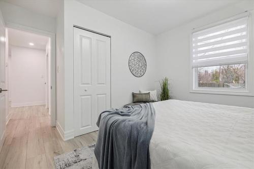 2015 Stanfield Road, Mississauga, ON - Indoor Photo Showing Bedroom