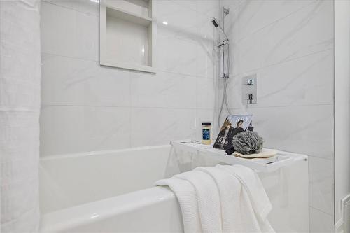 2015 Stanfield Road, Mississauga, ON - Indoor Photo Showing Bathroom