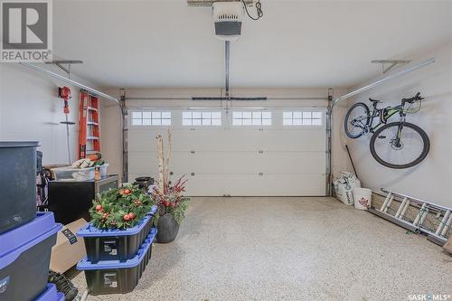 515 East Hampton Boulevard, Saskatoon, SK - Indoor Photo Showing Garage