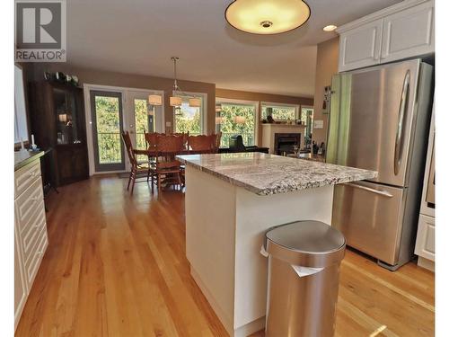 4830 Goodwin Road, Eagle Bay, BC - Indoor Photo Showing Kitchen With Upgraded Kitchen