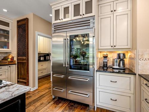 2201 Sea Lion Way, Courtenay, BC - Indoor Photo Showing Kitchen