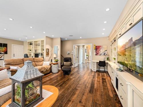 2201 Sea Lion Way, Courtenay, BC - Indoor Photo Showing Living Room