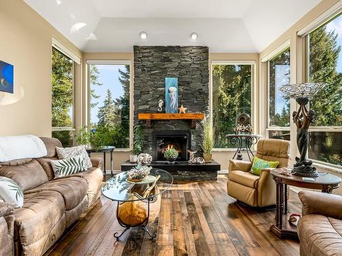 2201 Sea Lion Way, Courtenay, BC - Indoor Photo Showing Living Room With Fireplace