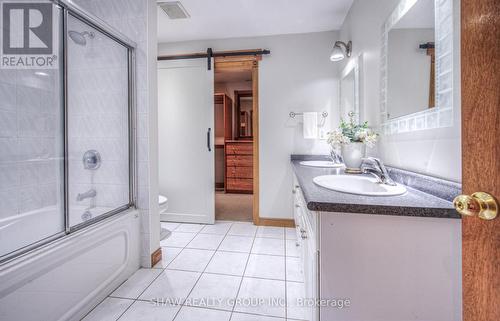 5 Bernice St, Brant, ON - Indoor Photo Showing Bathroom