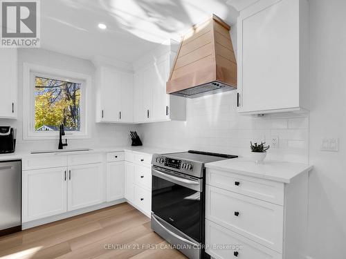 379 Front St, Central Elgin, ON - Indoor Photo Showing Kitchen