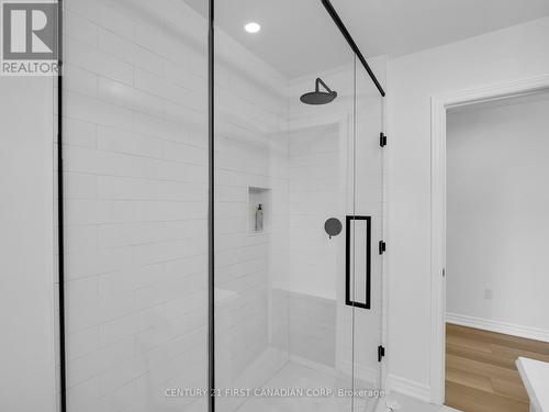 379 Front St, Central Elgin, ON - Indoor Photo Showing Bathroom