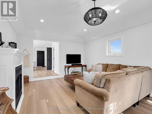 379 Front Street, Central Elgin, ON - Indoor Photo Showing Living Room With Fireplace