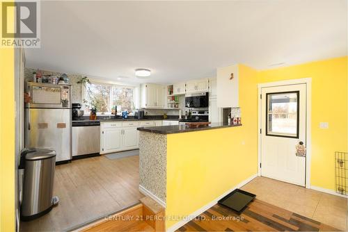 585 Westplain Rd, Greater Napanee, ON - Indoor Photo Showing Kitchen