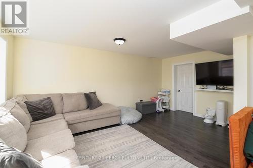 585 Westplain Road, Greater Napanee, ON - Indoor Photo Showing Living Room