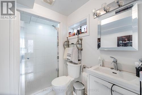 72 Southcreek Dr, Hamilton, ON - Indoor Photo Showing Bathroom