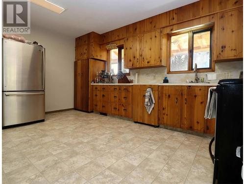 11 Mackenzie Road, Salmon Arm, BC - Indoor Photo Showing Kitchen