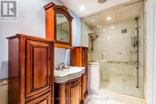77 Main Street S, Brampton, ON - Indoor Photo Showing Bathroom