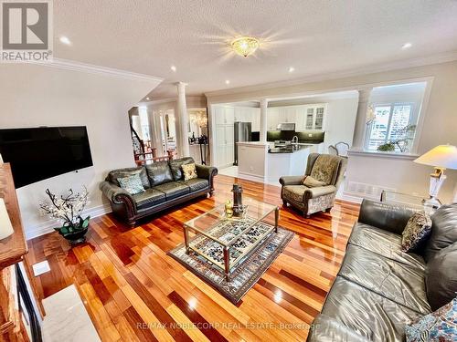 2139 Helmsley Ave, Oakville, ON - Indoor Photo Showing Living Room