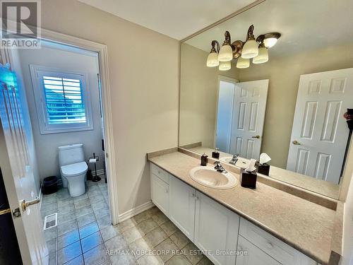 2139 Helmsley Ave, Oakville, ON - Indoor Photo Showing Bathroom
