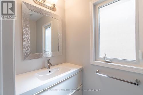 430 Woodbine Ave Ave, Kitchener, ON - Indoor Photo Showing Bathroom