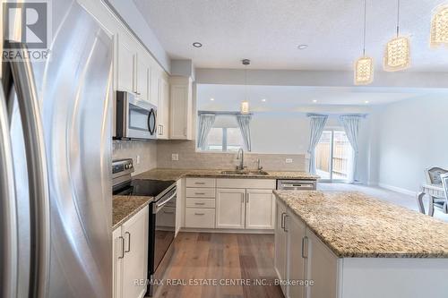 430 Woodbine Ave Ave, Kitchener, ON - Indoor Photo Showing Kitchen With Upgraded Kitchen