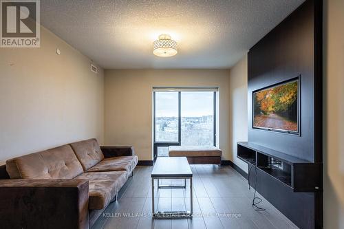#1701 -1235 Richmond St, London, ON - Indoor Photo Showing Living Room