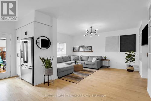 500 Blackacres Blvd, London, ON - Indoor Photo Showing Living Room