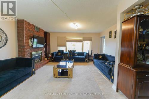 34 Ponderosa Cres, London, ON - Indoor Photo Showing Living Room With Fireplace