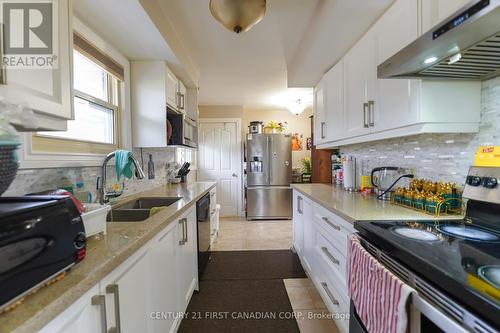 34 Ponderosa Crescent, London, ON - Indoor Photo Showing Kitchen With Double Sink With Upgraded Kitchen