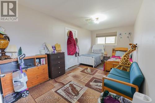 34 Ponderosa Cres, London, ON - Indoor Photo Showing Bedroom