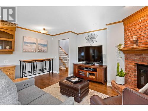 663 Pimlico Road, Kelowna, BC - Indoor Photo Showing Living Room With Fireplace