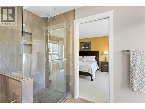 663 Pimlico Road, Kelowna, BC - Indoor Photo Showing Bathroom