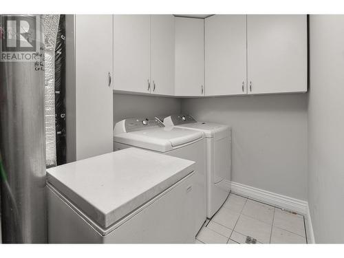 4004 Bluebird Road Unit# 402, Kelowna, BC - Indoor Photo Showing Laundry Room